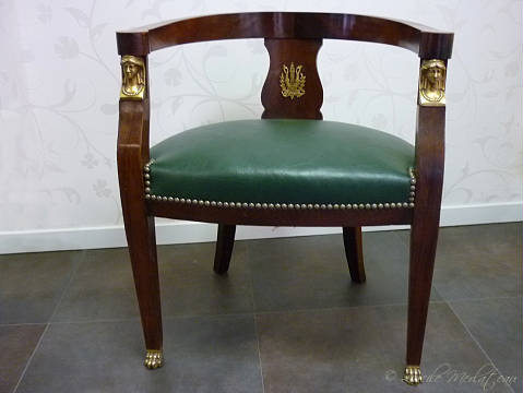 chaise de bureau <b>Empire</b> avec bronzes d�coratifs - cuir et clous