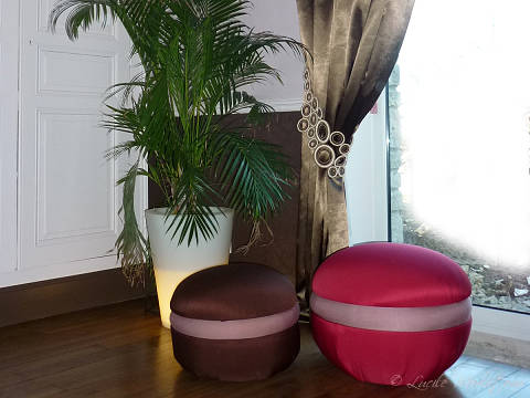 rideau avec embrase <b>Twiggy</b> et poufs en forme de macaron