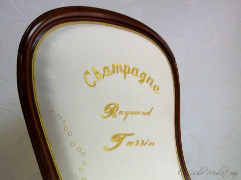 <b>Voltaire</b>, motif brod� par Mme POUJOL 