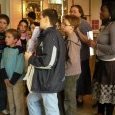 des visiteurs attentifs
