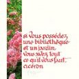 Une bibliothèque et un jardin
